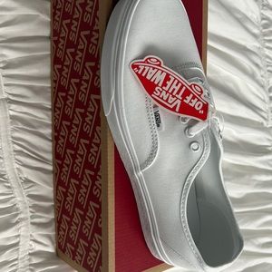 Men’s brand new  authentic white Van’s size 10.5